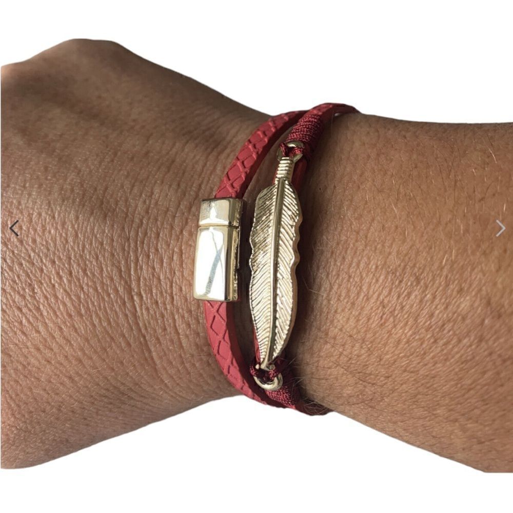 🌼🌼Red leather wrap around bracelet with leaf NWT 🌼🌼